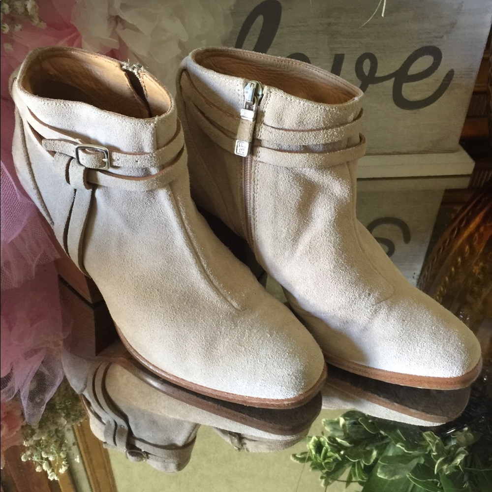 Alberto Fermani beige suede Ankle boots